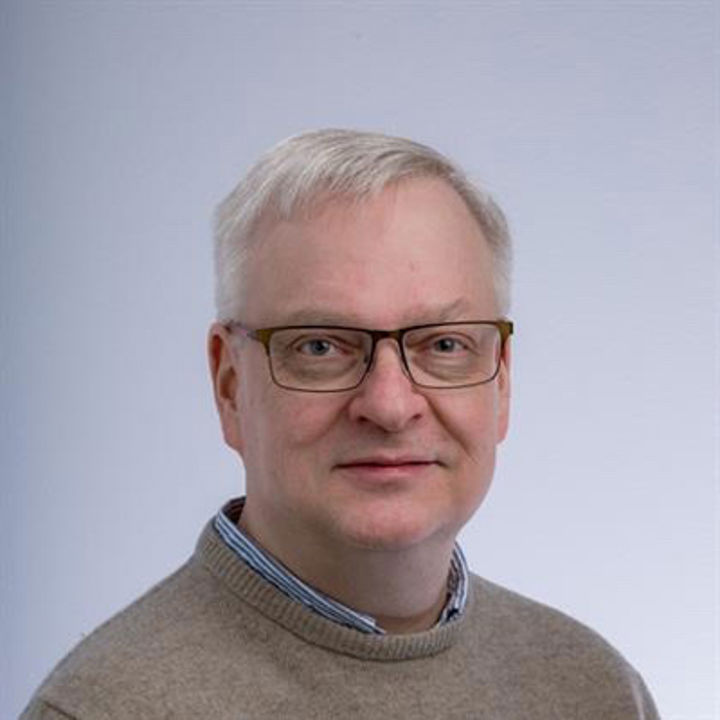 Kirjottaja Atro M&#228;kil&#228; Vanhempi salkunhoitaja