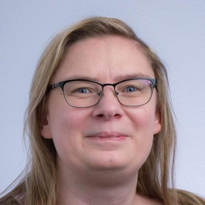 Kirjottaja Taru Teikari El&#228;keasiantuntija