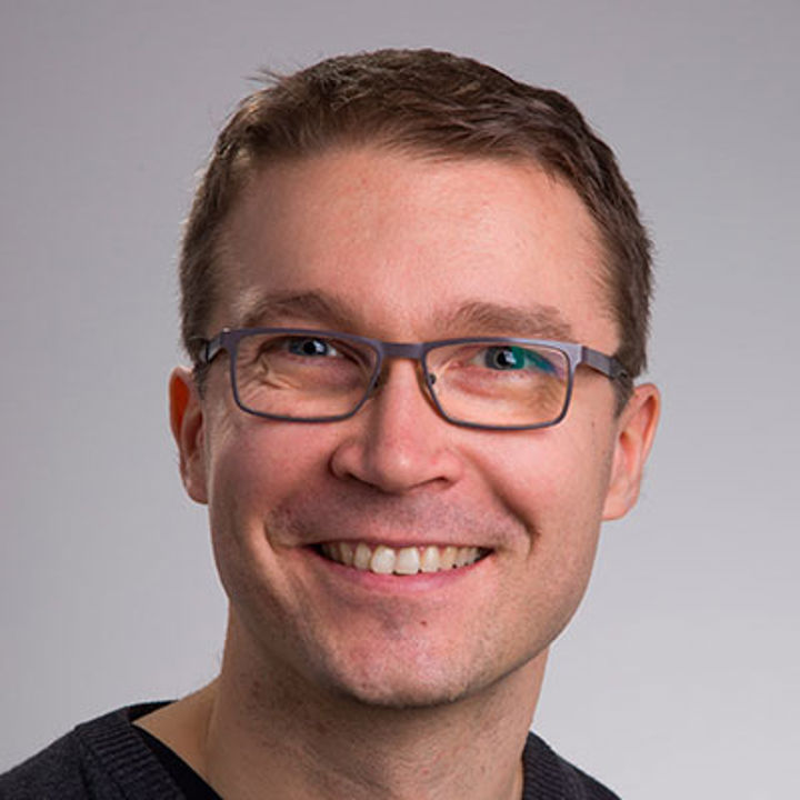 Kirjottaja Tuomas Helin Ymp&#228;rist&#246;p&#228;&#228;llikk&#246;